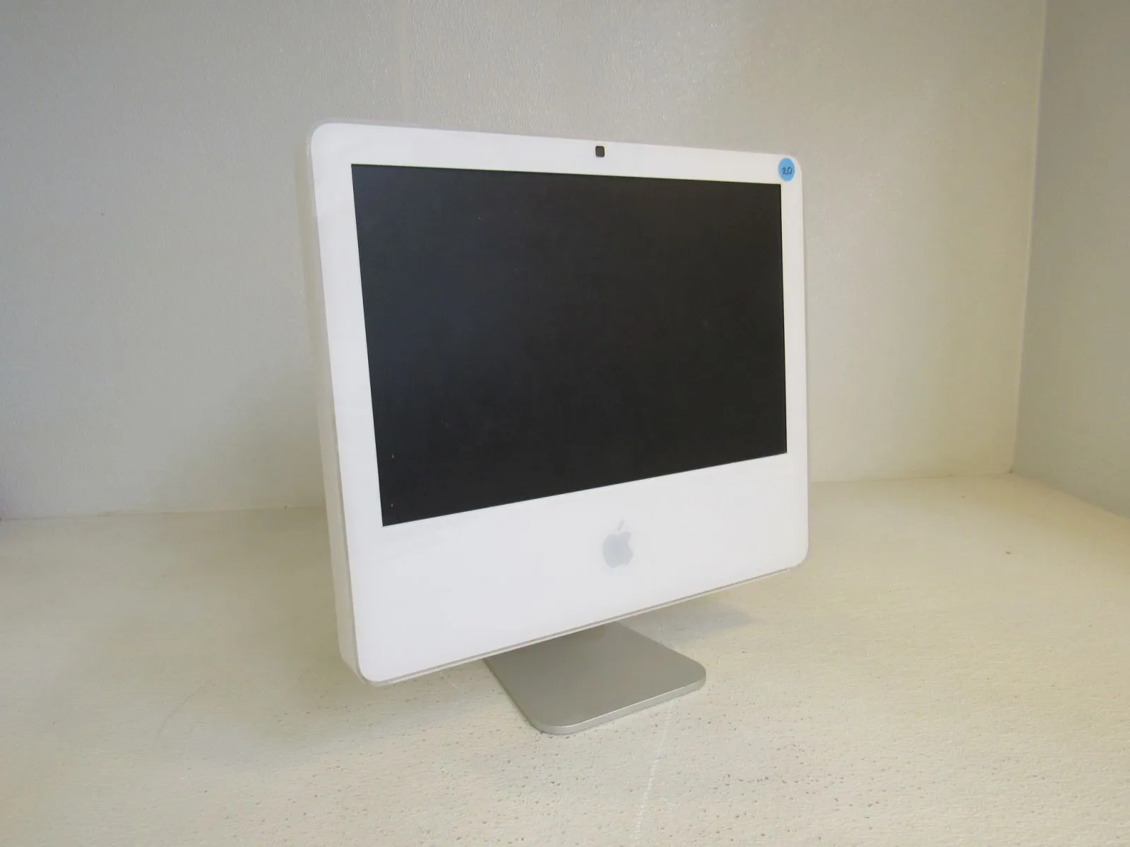 Apple iMac 17 in All In One Computer Bare Unit I White/Gray 1GB RAM A1195 -- Used