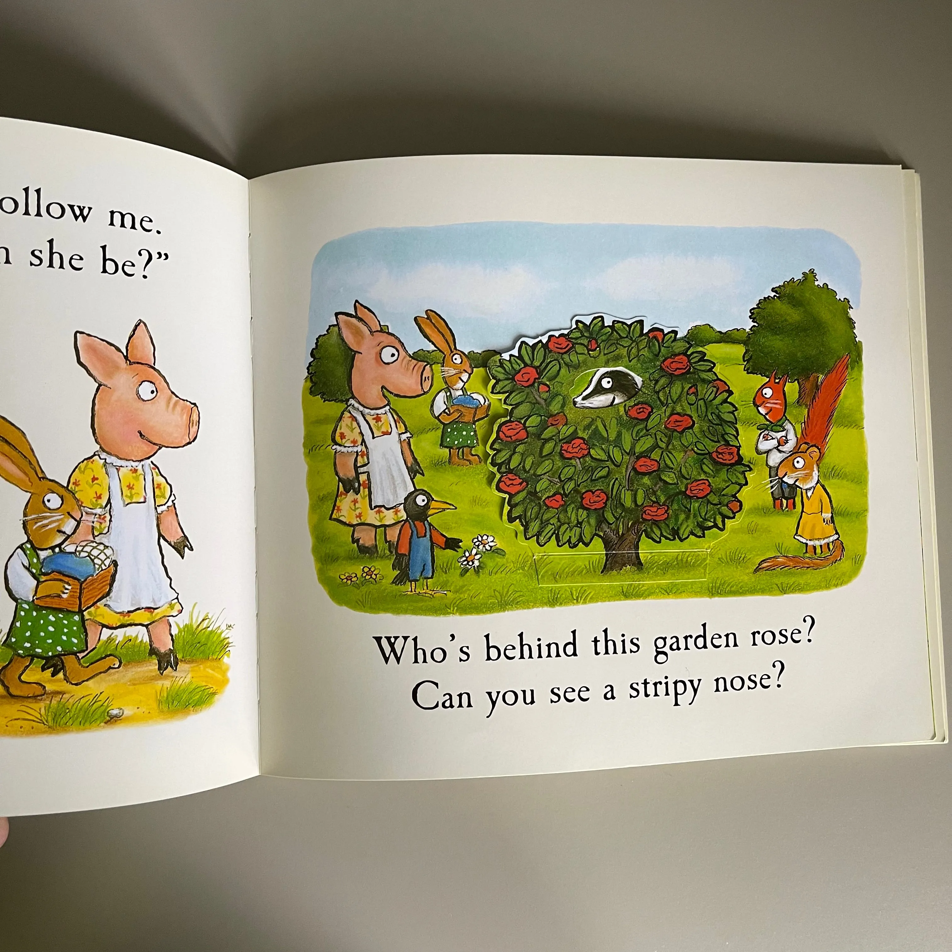 Hide-and-Seek Pig and Postman Bear / Julia Donaldson & Axel Scheffler